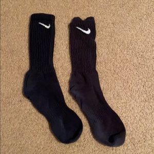 4 pairs of Nike socks